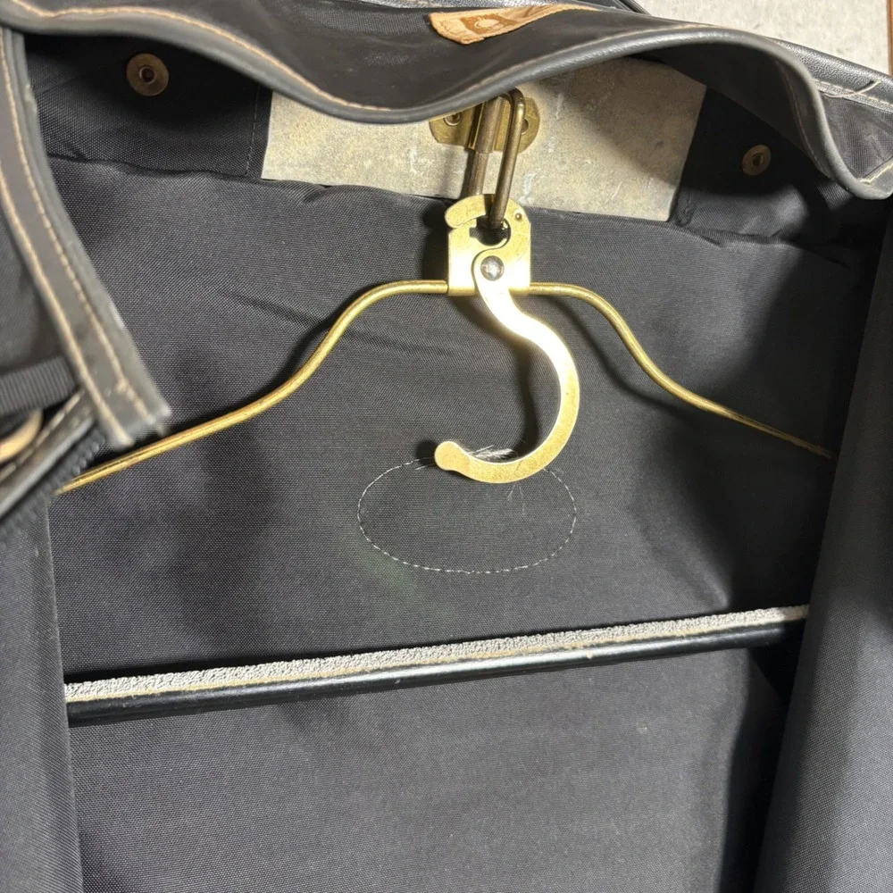Lark Luggage Garment Bag Black Leather Trim‎ Zippered Travel Suit Carrier